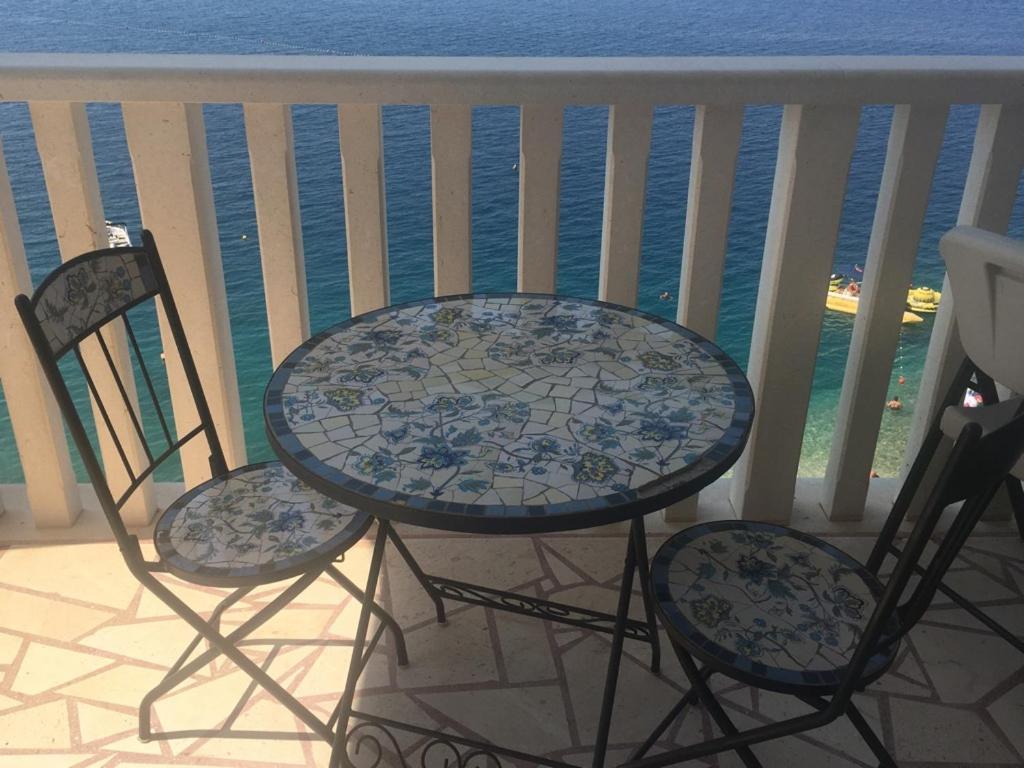 Apartments Lozina On The Beach Omiš Екстериор снимка