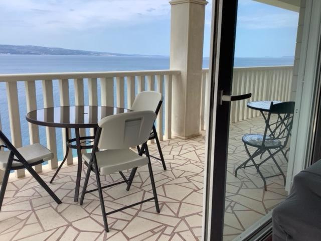 Apartments Lozina On The Beach Omiš Екстериор снимка