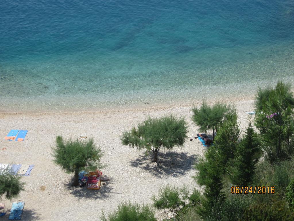 Apartments Lozina On The Beach Omiš Екстериор снимка